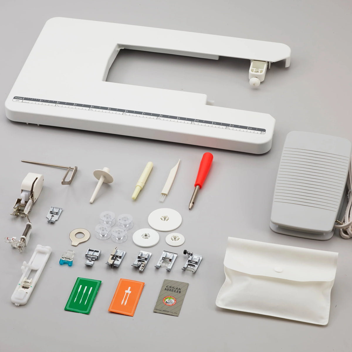 Computerized Sewing and Quilting Machine with Wide Table H4605
